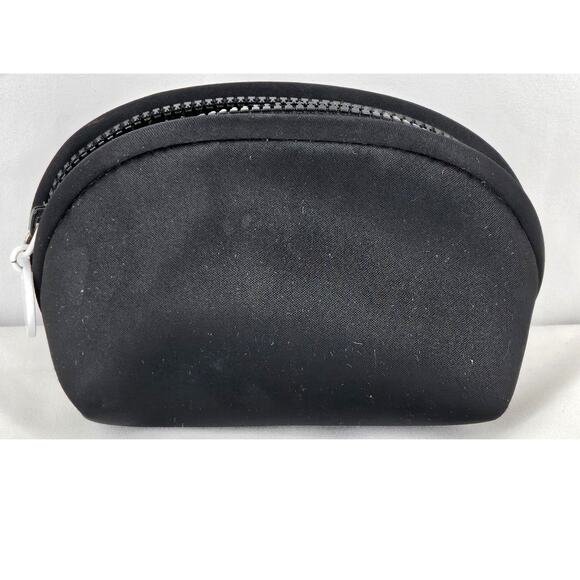 JUICY COUTURE BLACK COSMETIC CASE – 6x5x4" – LOGO FRONT + WATER-RESISTANT LINER - Picture 2 of 9